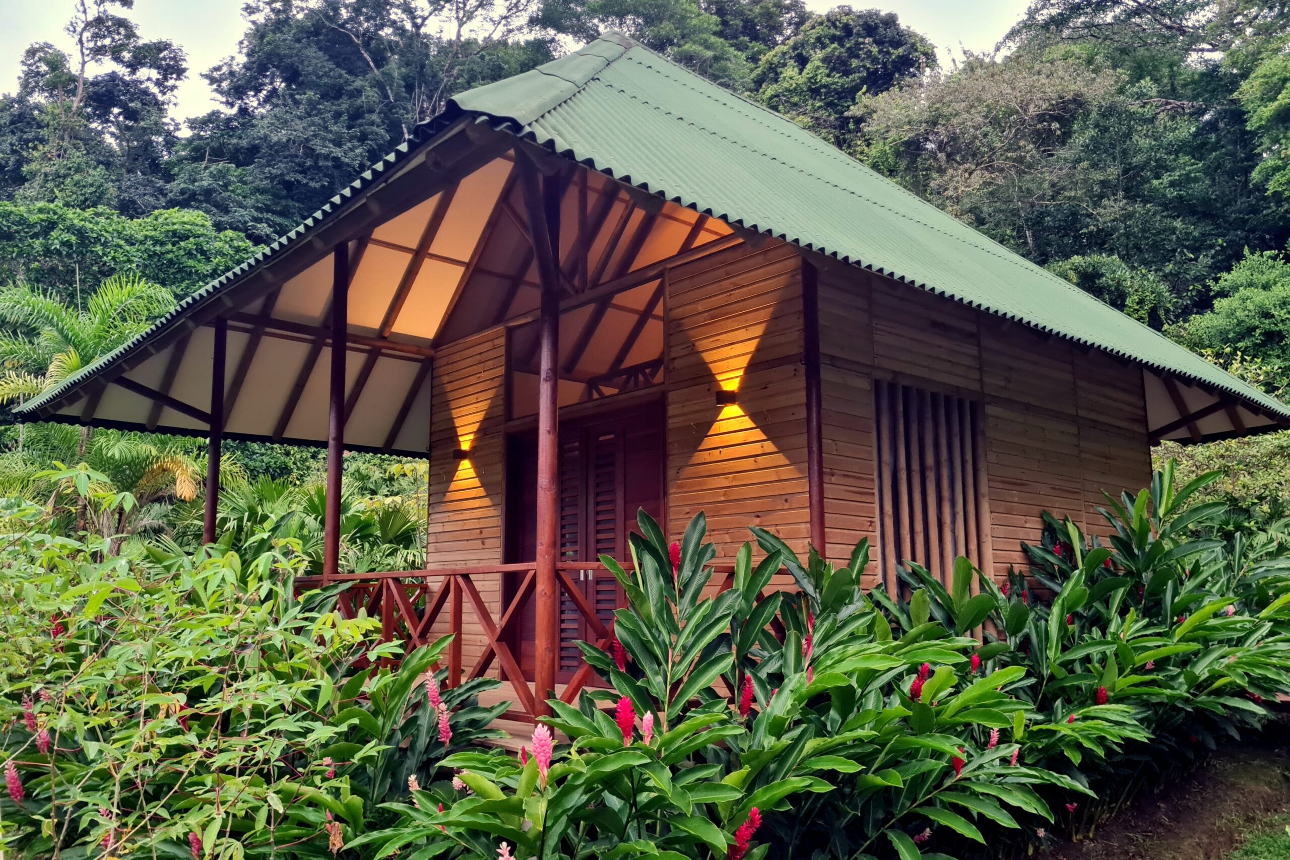 Cabaña familiar con capacidad de hasta cinco personas en el hotel Jenené de Nuquí